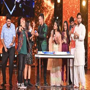 Indian Idol 12 ने पूरे किए 50 एपिसोड, Pawandeep Rajan, Arunita Kanjilal समेत बाकी कंटेस्टेंट्स ने यूं किया सेलिब्रेट