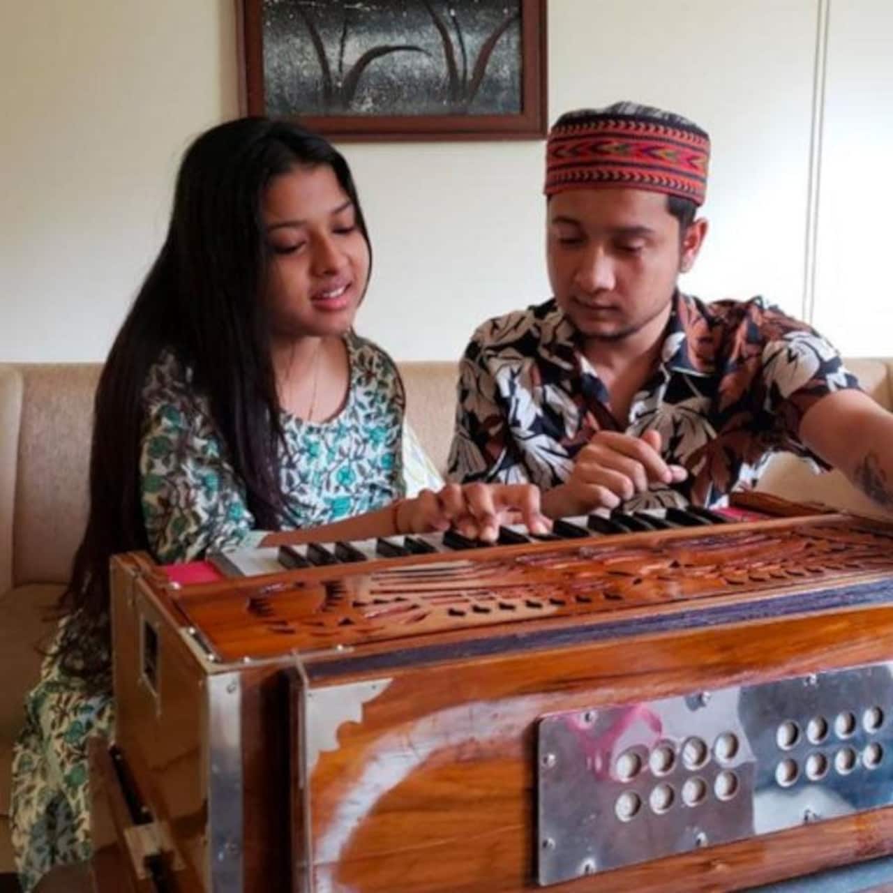 Indian Idol 12 Pawandeep Rajan turns harmonium teacher for Arunita