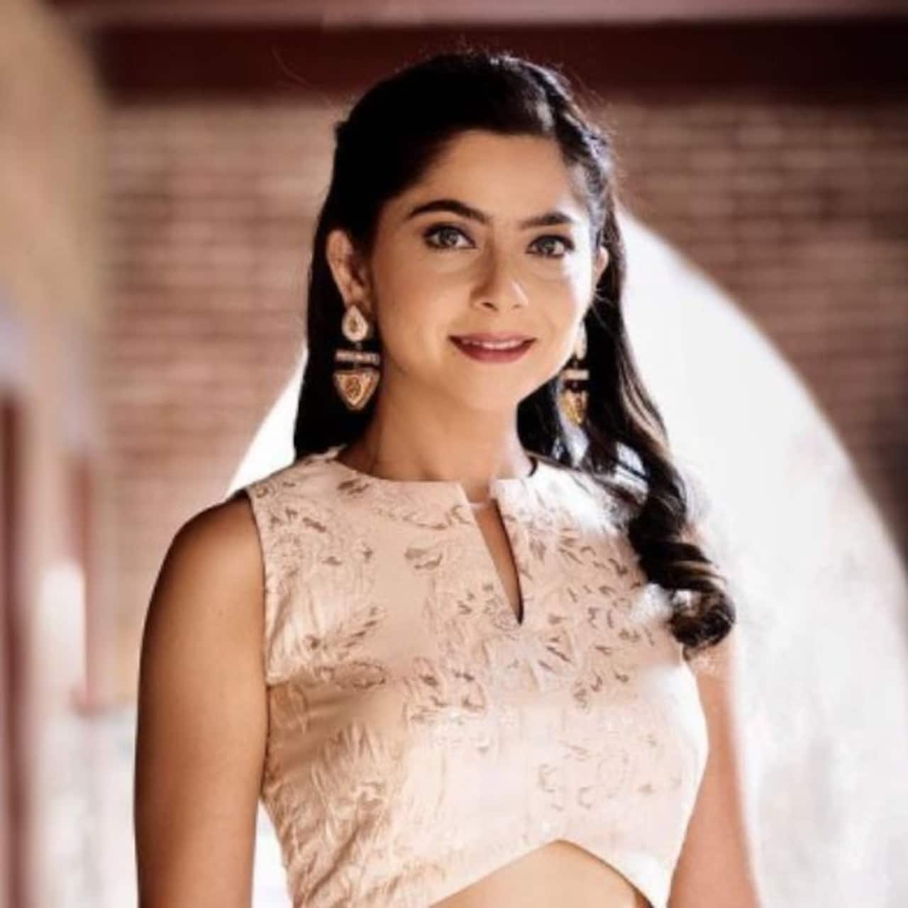 Grand Masti actress Sonalee Kulkarni's father attacked with a knife at his residence