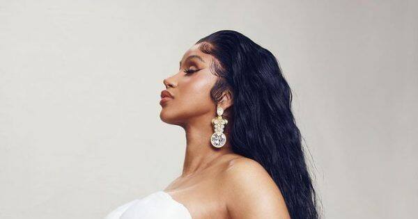 Cardi B announced her second pregnancy करड ब हई परगनट