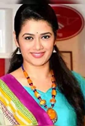 Girija Oak Photos | Latest Pictures of Girija Oak | Girija Oak