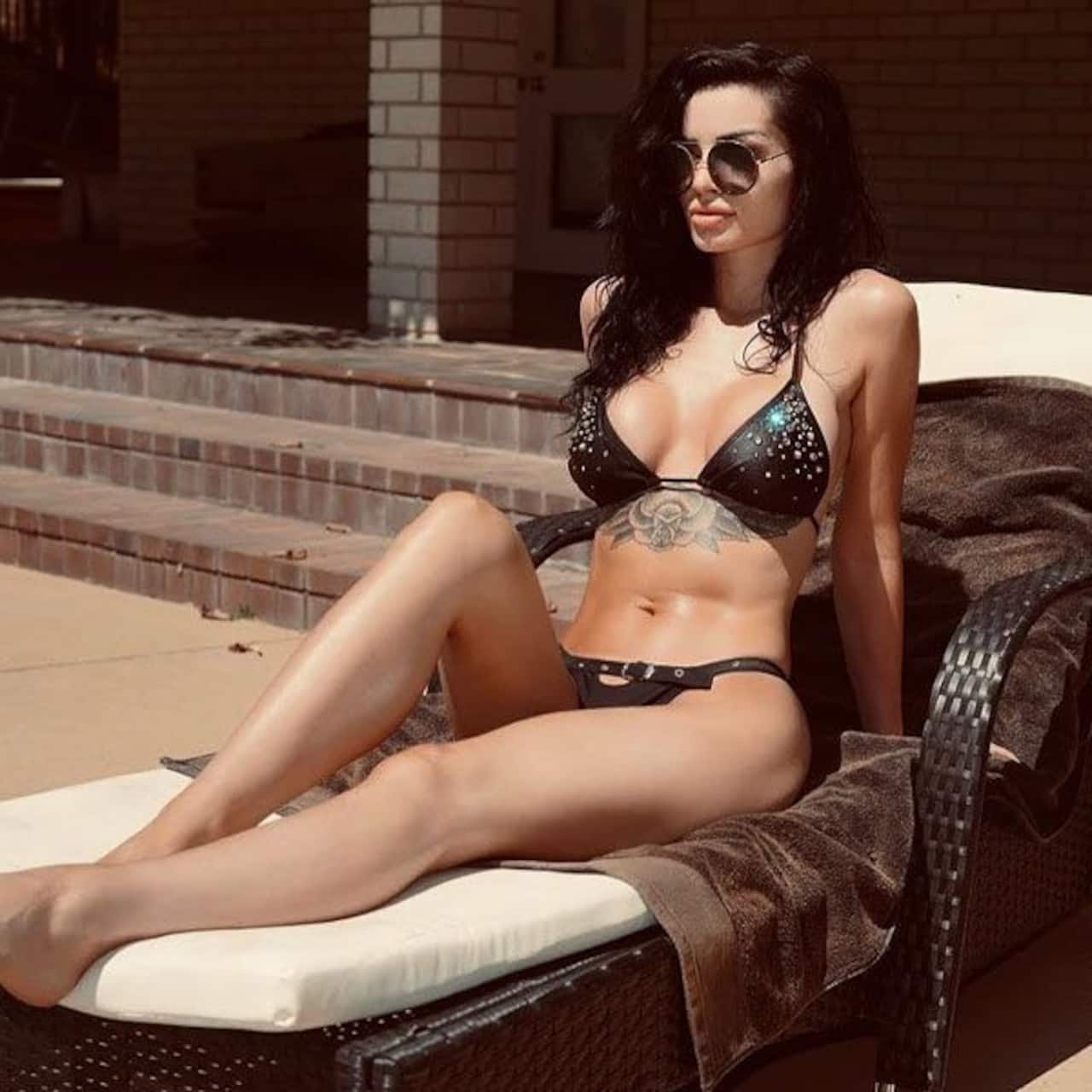 Wwe Wrestler Paige Turns Into A Seductress In These Super Hot Throwback Pics