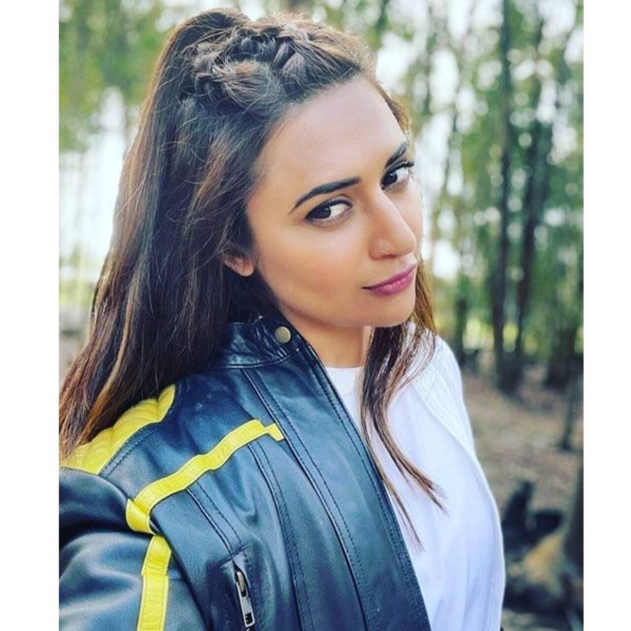 दुपट्टा ना पहनने के लिए ट्रोल हुईं दिव्यांका त्रिपाठी (Divyanka Tripathi)
