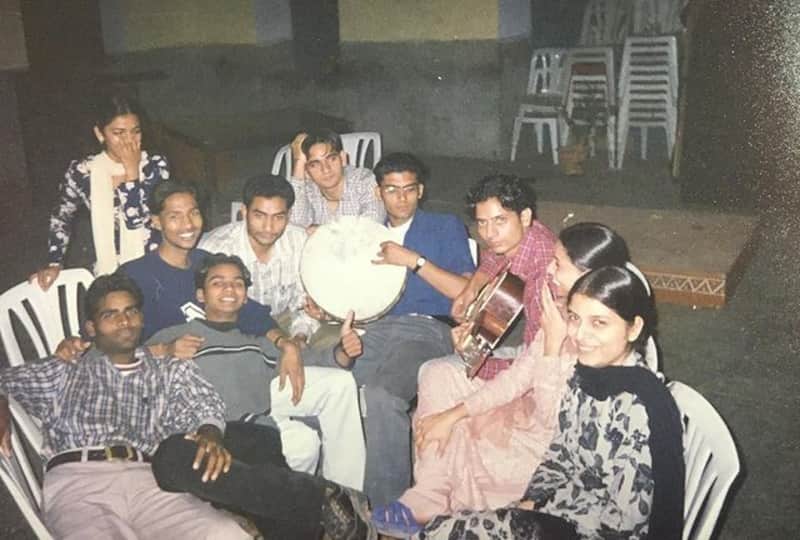 Can you spot Kapil Sharma in this throwback pic? We are clearly struggling to identify him