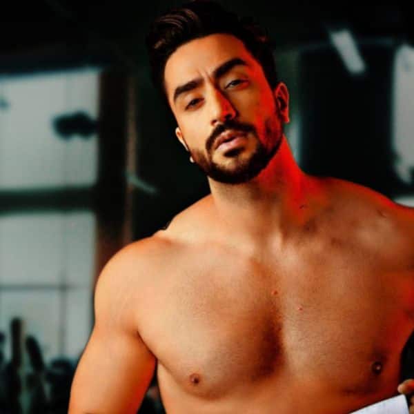 Shirtless Ranveer Singh flaunts ripped body in new Rocky Aur Rani Kii Prem  Kahaani promo, Deepika can't stop drooling
