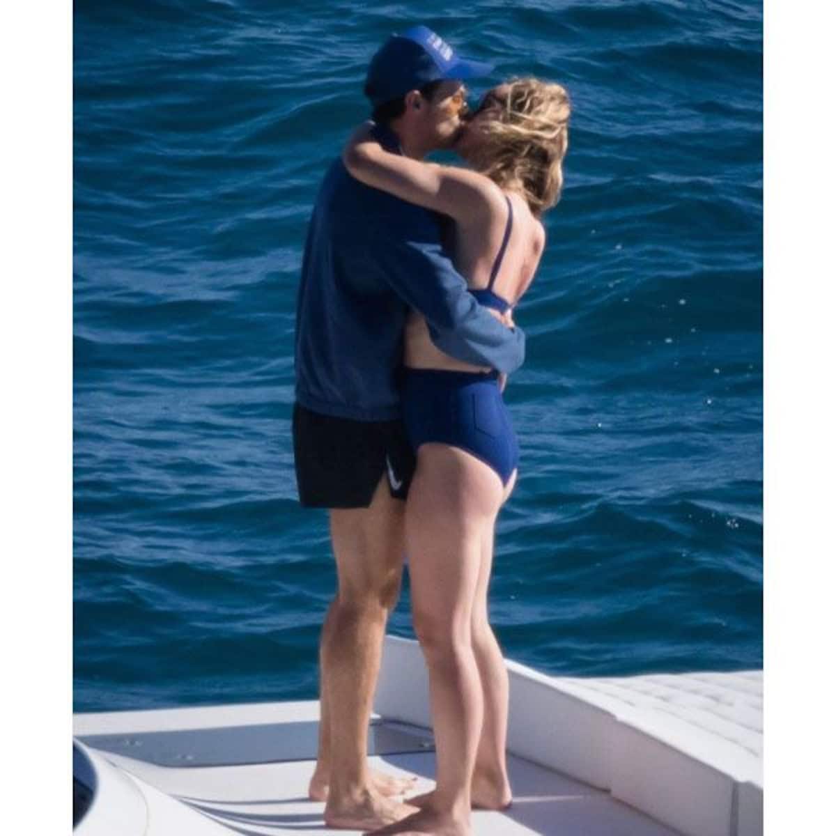 One Direction Singer Harry Styles And Olivia Wilde Caught Passionately Kissing On A Yacht In Italy View Pics One Direction Singer Harry Styles And Olivia Wilde Caught Passionately Kissing On A Yacht In Italy View Pics