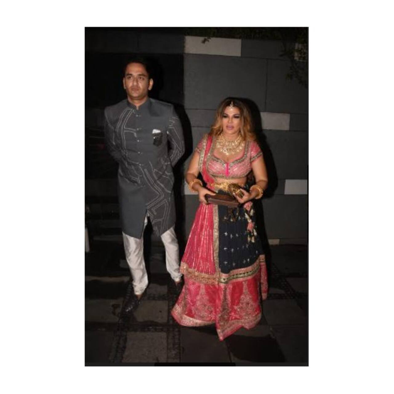 विकास गुप्ता (Vikas Gupta) के साथ पहुंचीं ड्रामा क्वीन राखी सावंत (Rakhi Sawant)