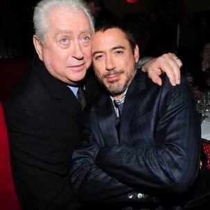 Robert Downey Jr का साथ छोड़ गए पिता Robert Downey Sr, पोस्ट लिखते वक्त भर आया Iron Man एक्टर का दिल