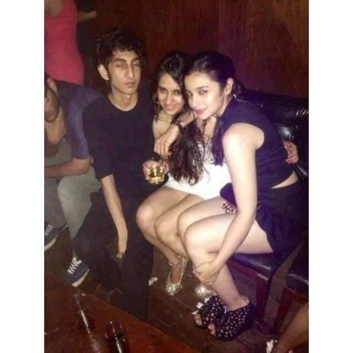 पार्टी के मामले में कम नहीं आलिया