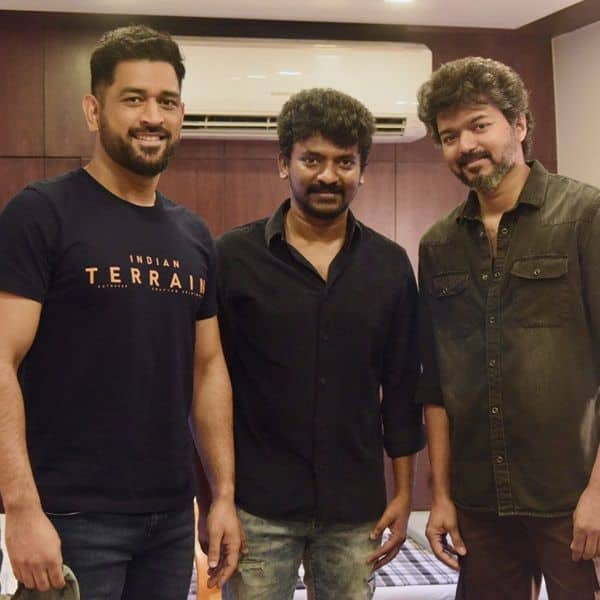 Fans go berserk after Thalapathy Vijay is seen chatting with 'Thala' MS ...