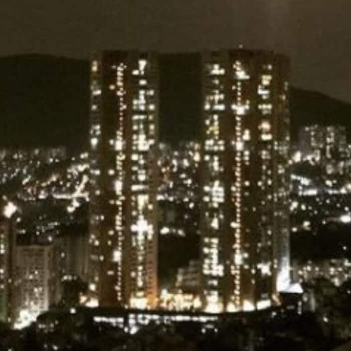 मुंबई में है आलीशान मकान