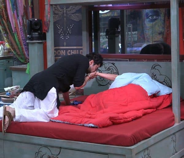 Bigg Boss OTT: इस एक्टर ने किया शमिता शेट्टी को KISS, घर में शुरू हुई रियल लव स्टोरी