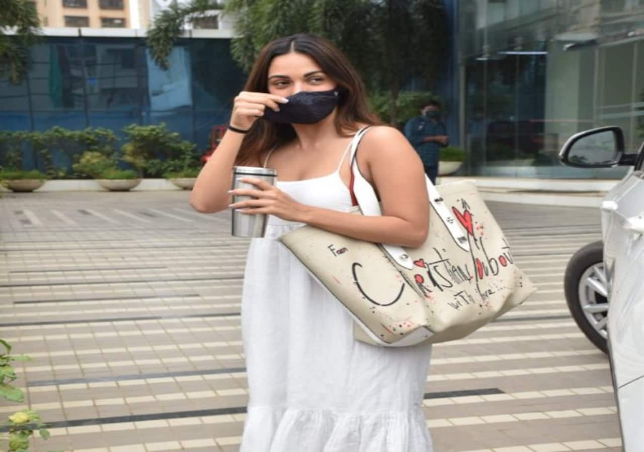 Anushka, Kareena, Kiara, and more B-town hotties' wardrobe boasts of Dior,  Chanel, and Louboutin bags, here's the cost of each arm candy