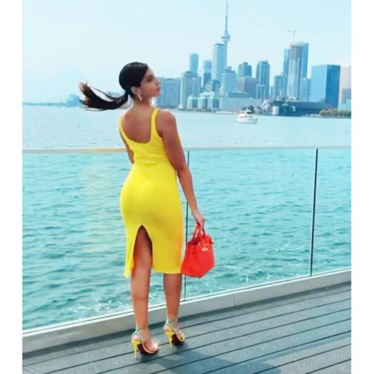 Nora Fatehi Flaunts Her Hourglass Figure In Bodycon Dress, See The Diva ...