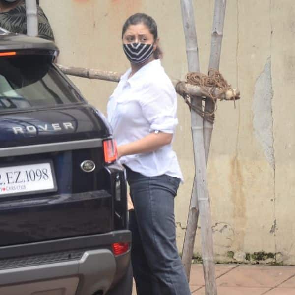 बदहवास हालत में पहुंची रश्मि देसाई (Rashami Desai)