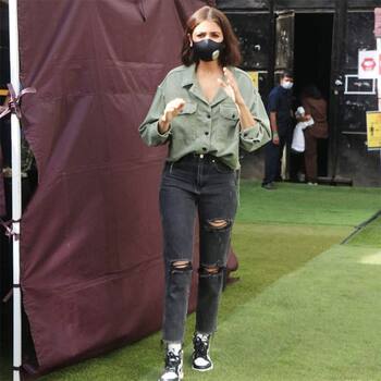 Photos: Anushka Sharma slays it with 'rugged jeans', white T-shirt and grey  shrug