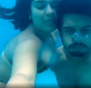 Nidhi Bhanushali ने बिकिनी पहनकर दोस्त के साथ लगाई पानी में डुबकी, रिकॉर्ड किया अंडरवाटर Video