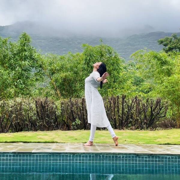 Aarya 2 actress Sushmita Sen's carefree rain dance by the pool will set your heart aflutter – watch video
