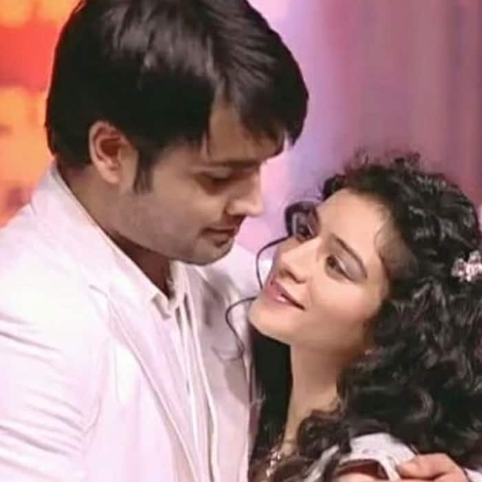 प्रिया और अभय सिंह रायजादा (Sukirti Kandpal and Vivian Dsena)