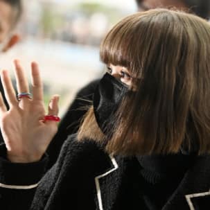Blackpink: Lisa fans trend LALISA EN FRANCE as the singer heads to Paris Fashion Week; her cute antics at the airport are unmissable — view tweets thumbnail