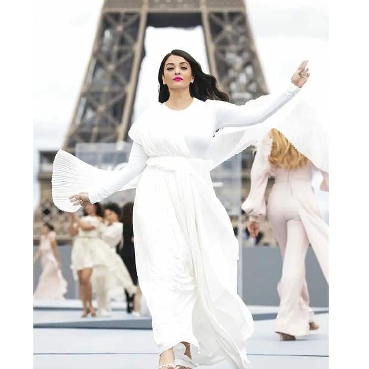 Aishwarya Rai at paris fashion week with Camilla Cabello and Helen mirren :  r/BollyBlindsNGossip
