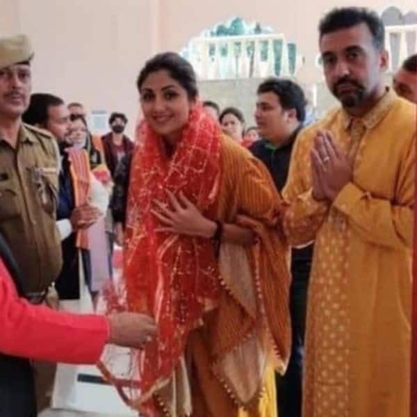 Shilpa Shetty ने पूजा के लिए पहनी थी लाल चुनरी