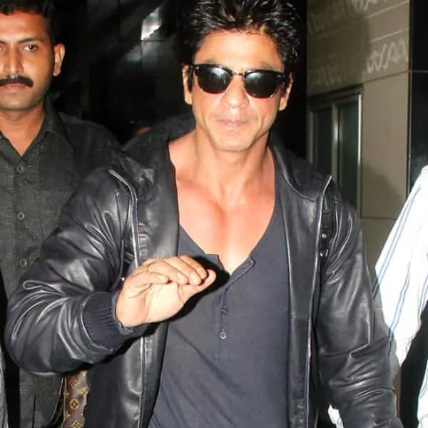 Here's how Shah Rukh Khan escaped the paparazzi as he jetted in and out of Mumbai Airport – watch