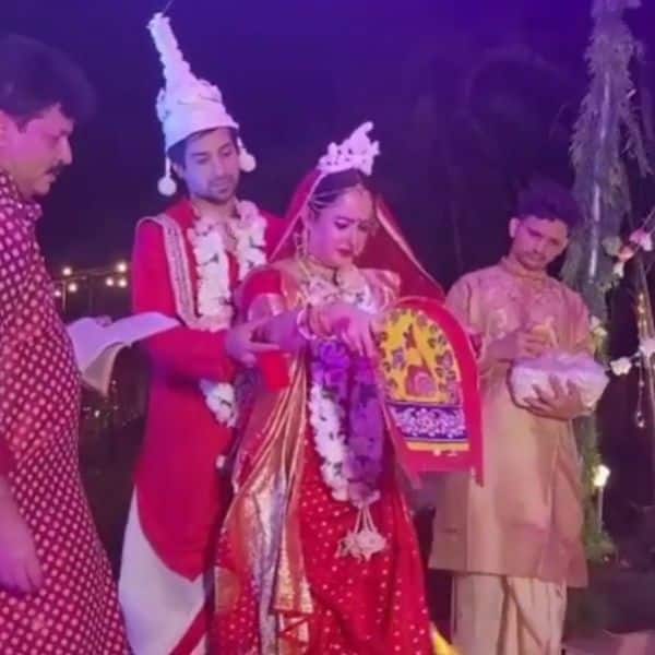 कुछ इस तरह पूजा बनर्जी (Puja Banerjee) और कुणाल वर्मा (Kunal Verma) ने पूरी की शादी की रस्में