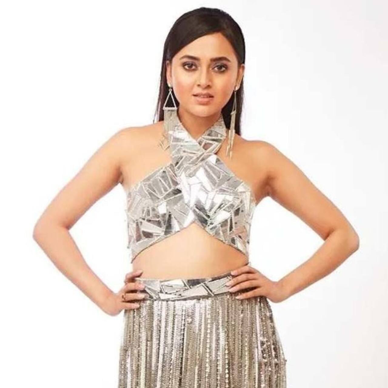 दूसरे नंबर पर खिसकीं Tejassawi Prakash