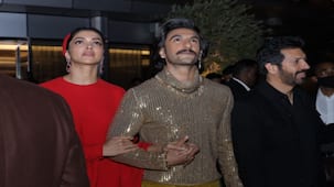 Ranveer Singh's golden avatar at the Dubai event of 83 grabs notice; fans ask, 'Yeh chamkili light kyu banke gya hai?'
