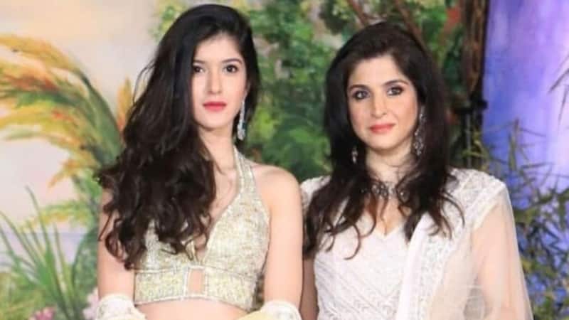 After mother Maheep Kapoor, Shanaya Kapoor tests positive for COVID-19; shares health update