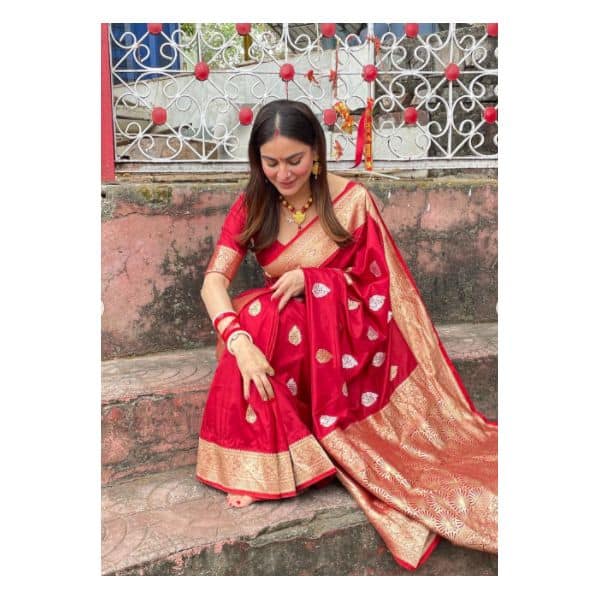 श्रद्धा आर्या (Shraddha Arya) के चेहरे पर दिखी खुशी