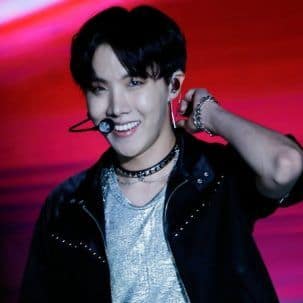 BTS' J-Hope flooded with weird requests of photos of his hands and eyebrows; flat out REFUSES – view fan interaction thumbnail