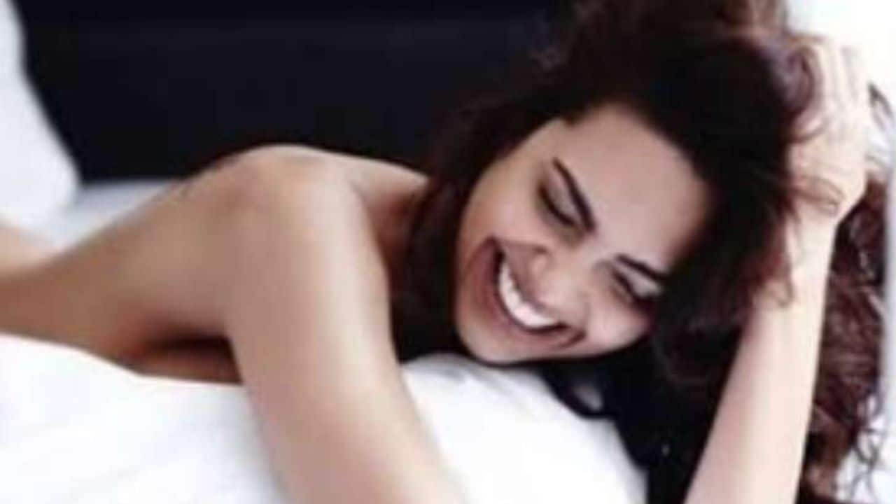 Esha Gupta की अदाओं ने बनाया दीवाना