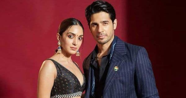 Kiara Advani shares a romantic picture with Sidharth Malhotra on his birthday; Is their relationship Insta of - Bollywood Life