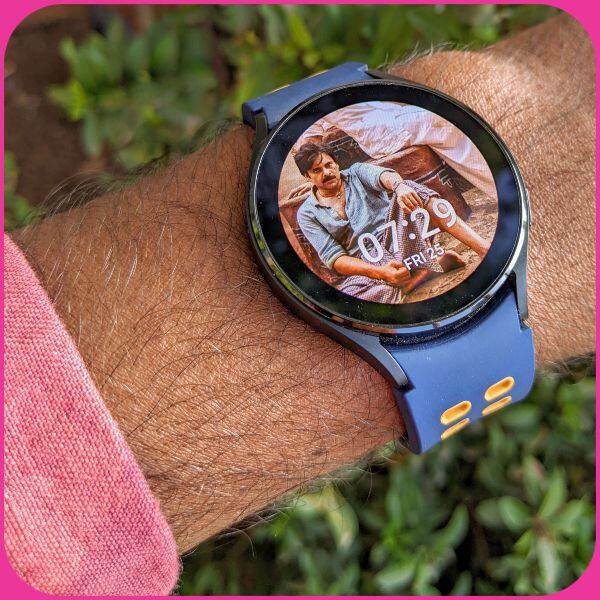 Pawan Kalyan की तस्वीर घड़ी पर छपवा कर घूम रहे हैं फैंस