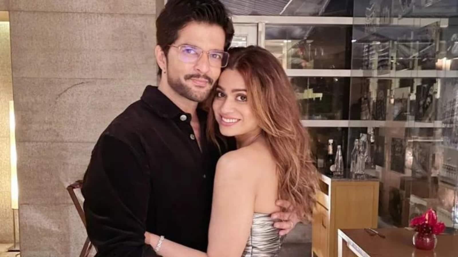 Bigg Boss 15 Raqesh Bapat Carries Ladylove Shamita Shetty In His Arms