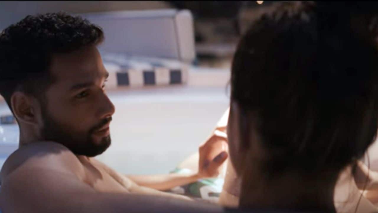 gehraiyaan-song-beqaaboo-5-steamy-scenes-of-deepika-padukone-siddhant