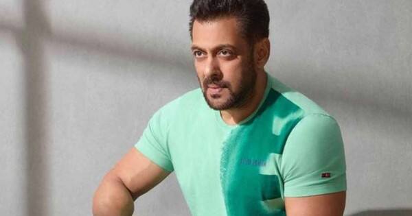 Salman pays tribute to Lata Mangeshkar as he sings ‘Lag Jaa Gale’; netizens urge him not to sing