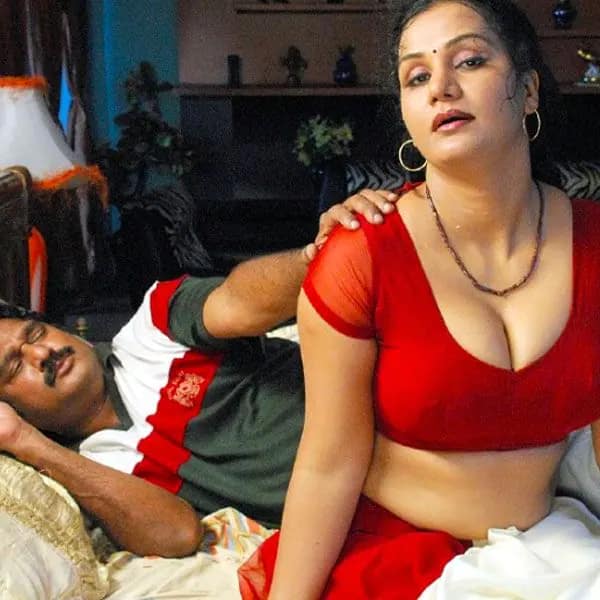 Silk Smitha समेत इन 10 बी-ग्रेड साउथ इंडियन हीरोइनों ने एडल्ट फिल्मों में भी  बिखेरे हैं जलवे, पार कर दीं सारी हदें