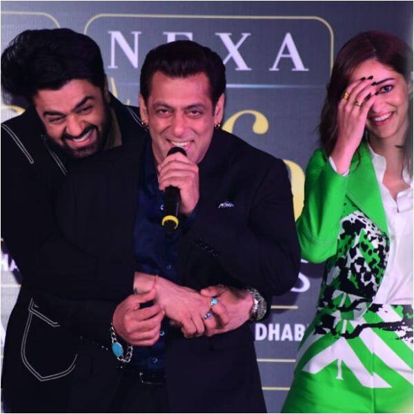 Salman Khan und Maniesh Paul können nicht aufhören zu lachen