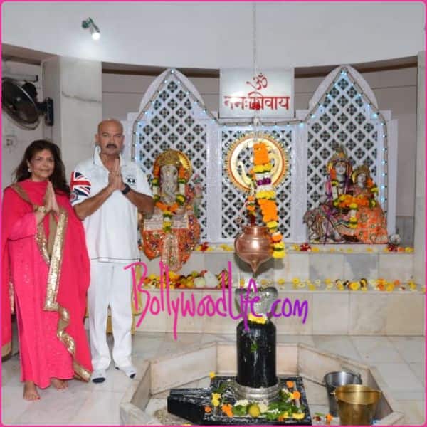 पत्नी Pinkie Roshan संग मंदिर पहुंचे थे Rakesh Roshan