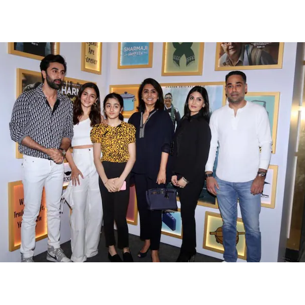 Alia Bhatt supports Ranbir Kapoor and family at Sharmaji Namkeen screening