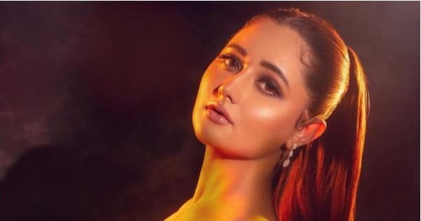 Rashami Desai completes 20 years in the entertainment industry; fans trend ‘2 DAZZLING DECADES OF RASHAMI’