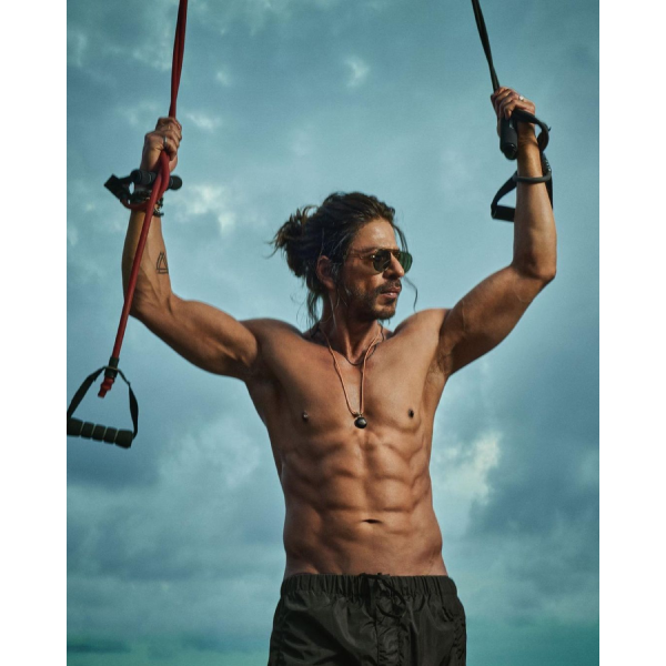 Shah Rukh Khan's droolworthy abs!