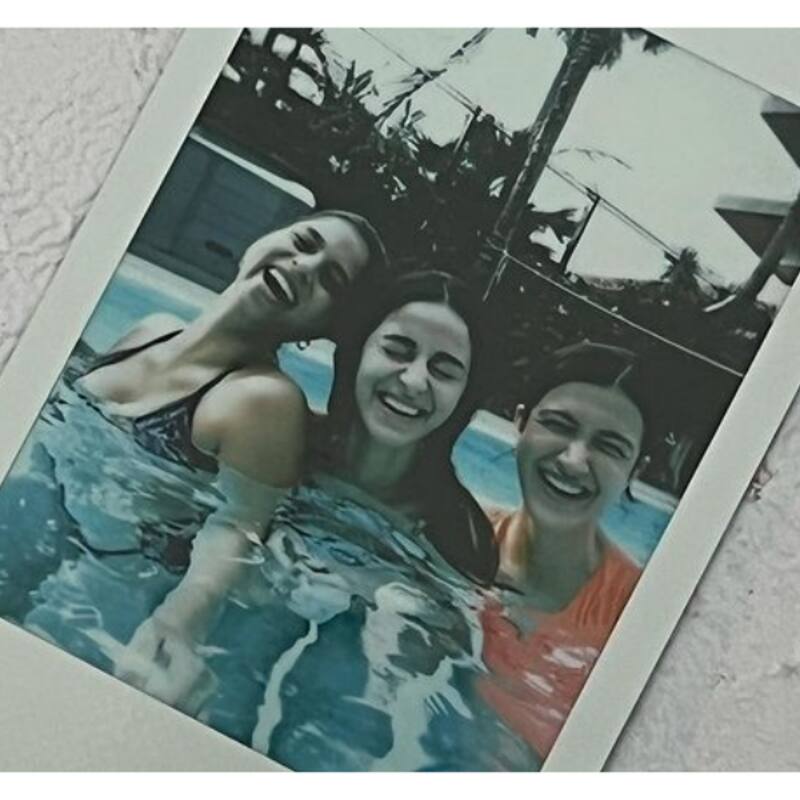Suhana Khan, Ananya Panday, Shanaya Kapoor and lil AbRam chill in the pool [watch viral video]