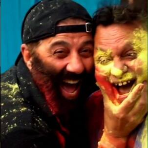 Gadar 2: Sunny Deol ने शूटिंग सेट पर सेलिब्रेट की होली, एक्टर ने फिल्म की टीम संग काटा 'गदर'