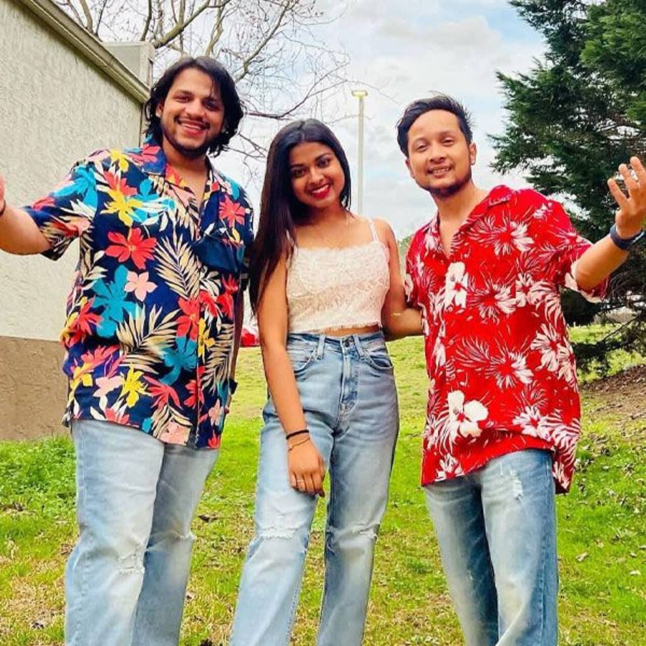 Arunita poses with Pawandeep and friend