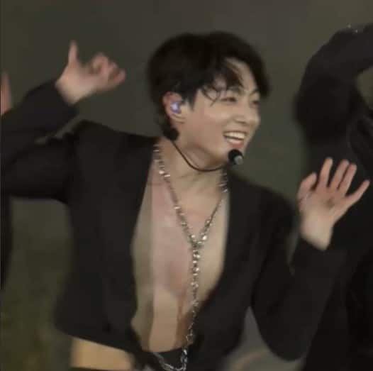 Bts Ptd In Seoul Day 3: Jungkook Laughs Off The Exposé Of His Toned Chest  After Button Rips Off During Fake Love; Army Has A Collective Meltdown