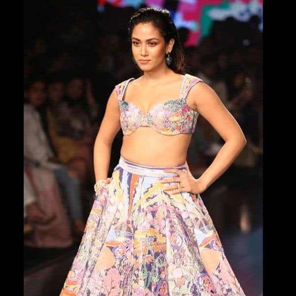 Mira Kapoor ने आत्मविश्वास के साथ रखा रैंप पर कदम